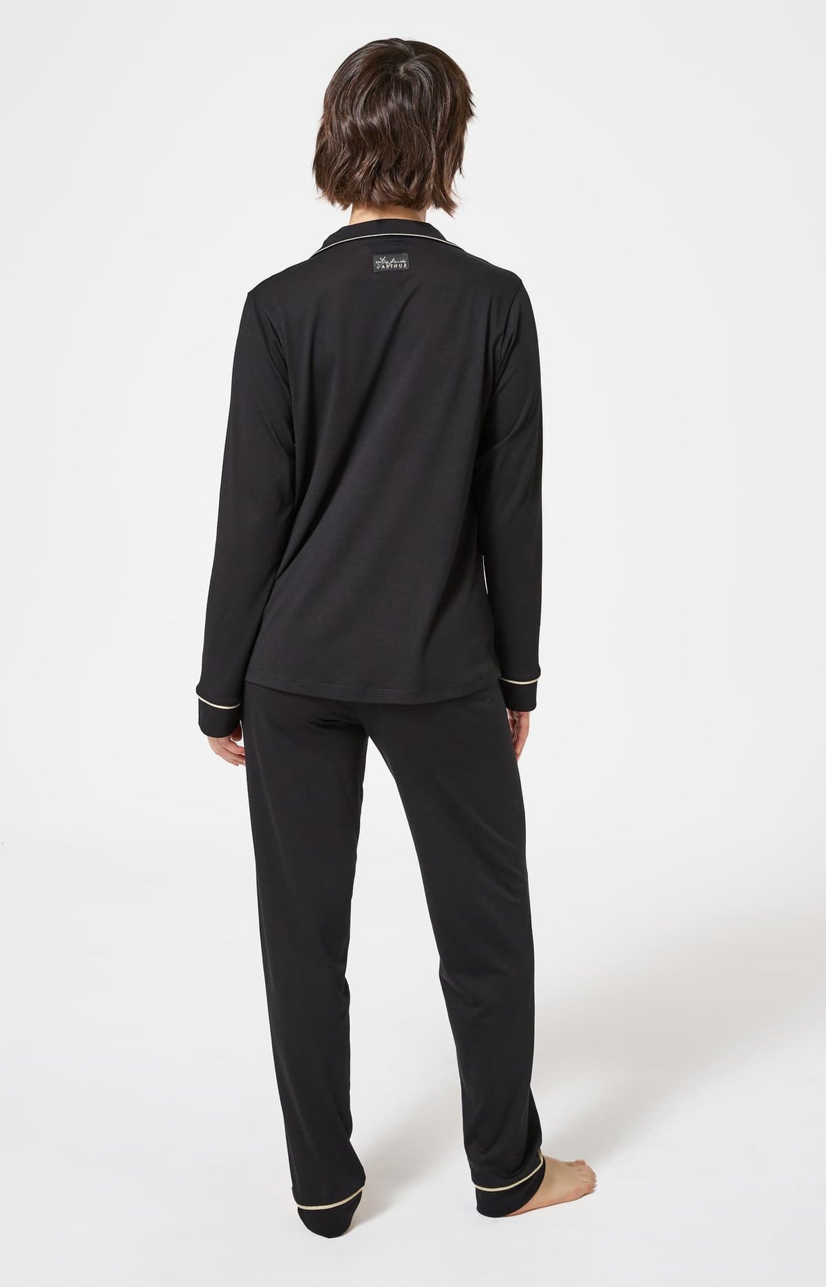Pyjama long uni noir boutonné femme 7