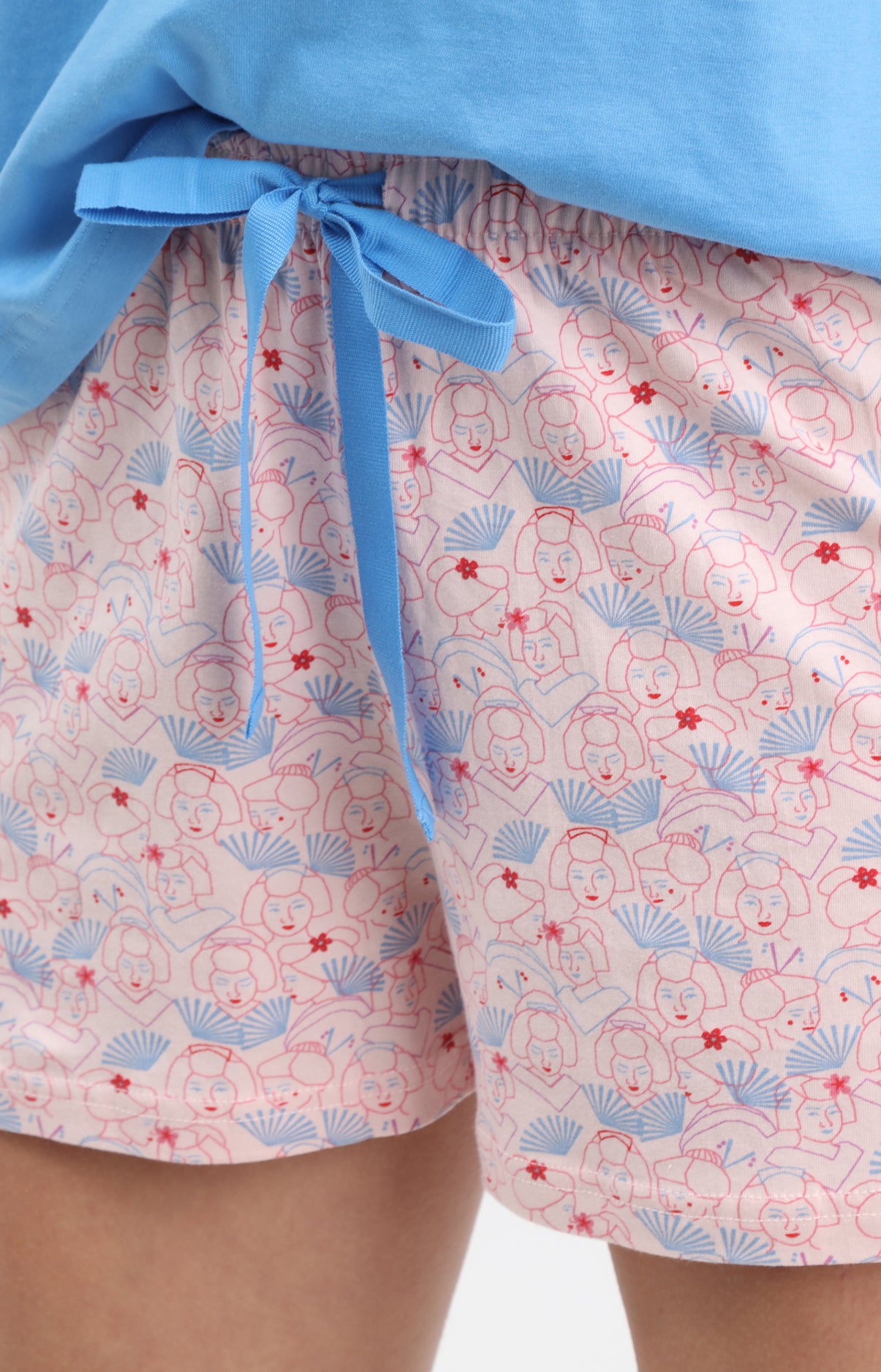 Pyjama Femme Sommeil levant Imprimé illustrations japonnaise bleues et roses 3