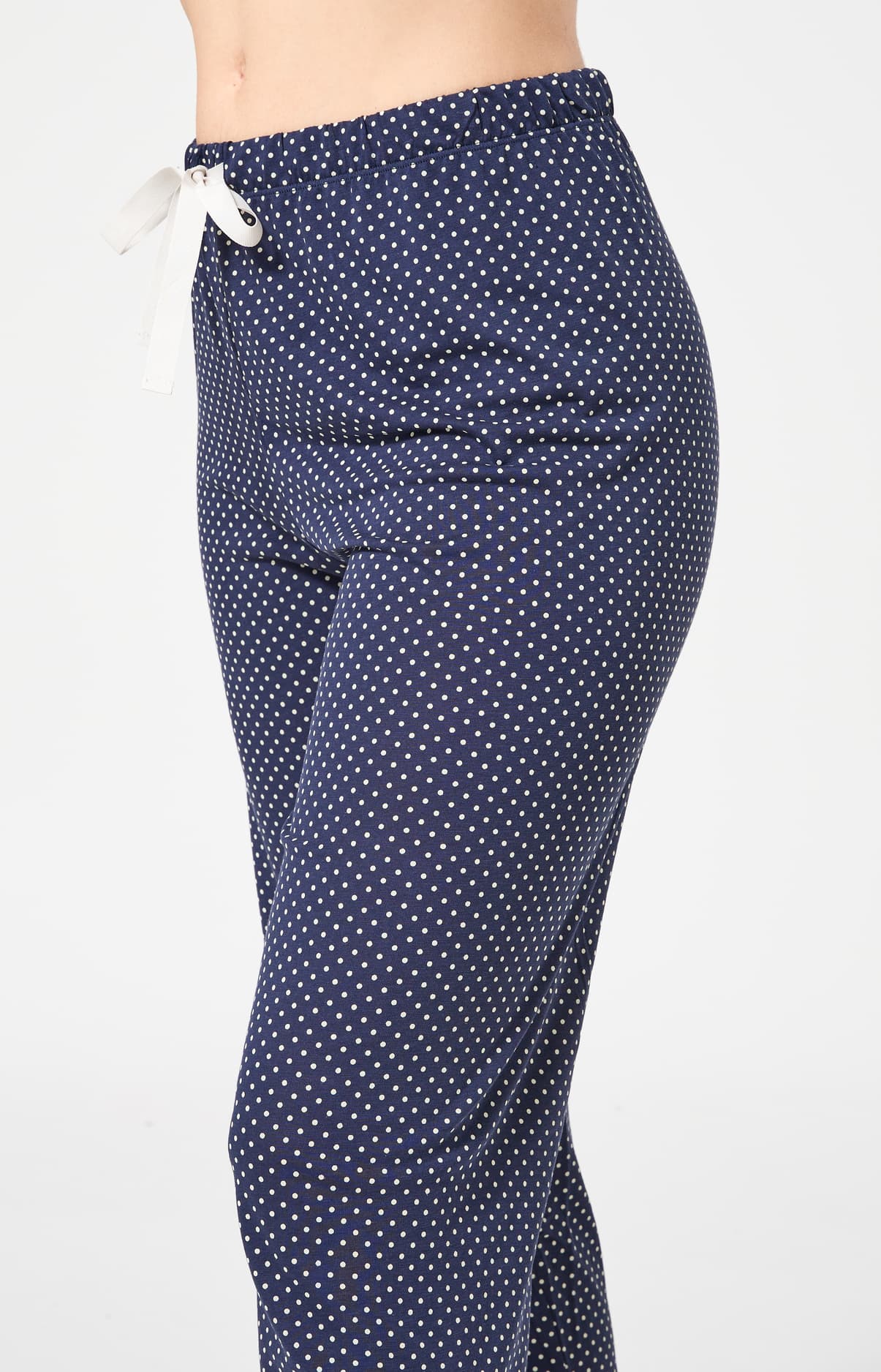 Pyjama long boutonné à pois bleu marine femme 6