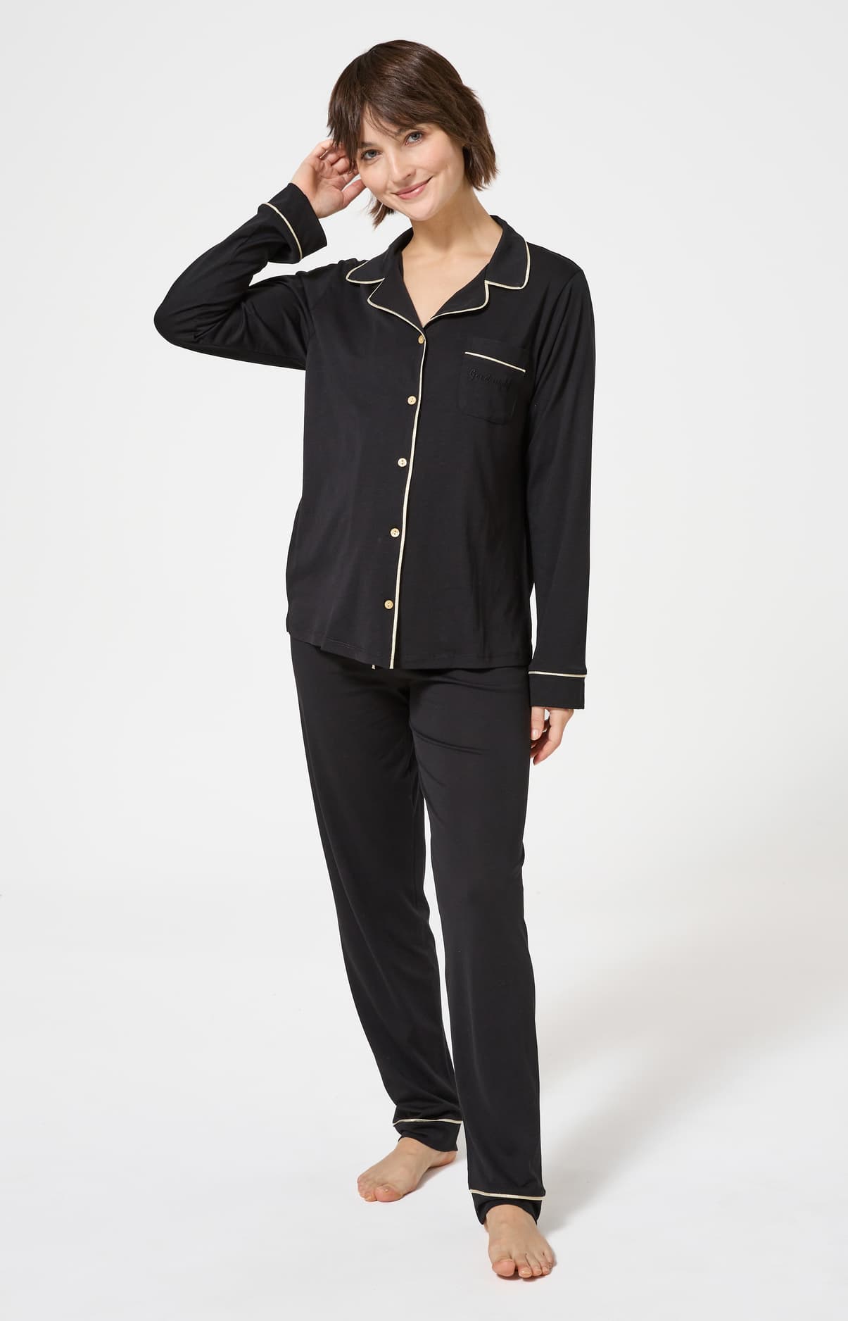 Pyjama long uni noir boutonné femme 4