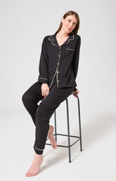 Pyjama long uni noir boutonné femme 1