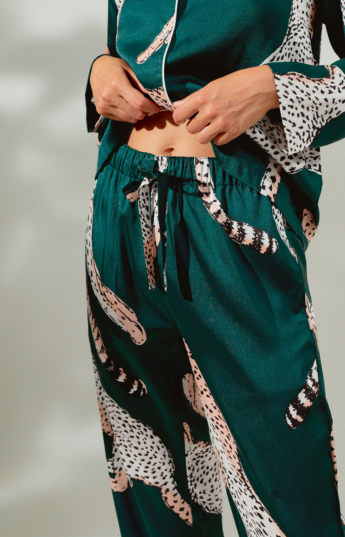 Pyjama long boutonné Femme Guépard Vert 2